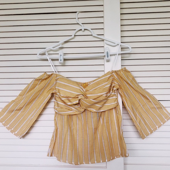 NWT Off the Shoulder Top - Picture 2 of 4